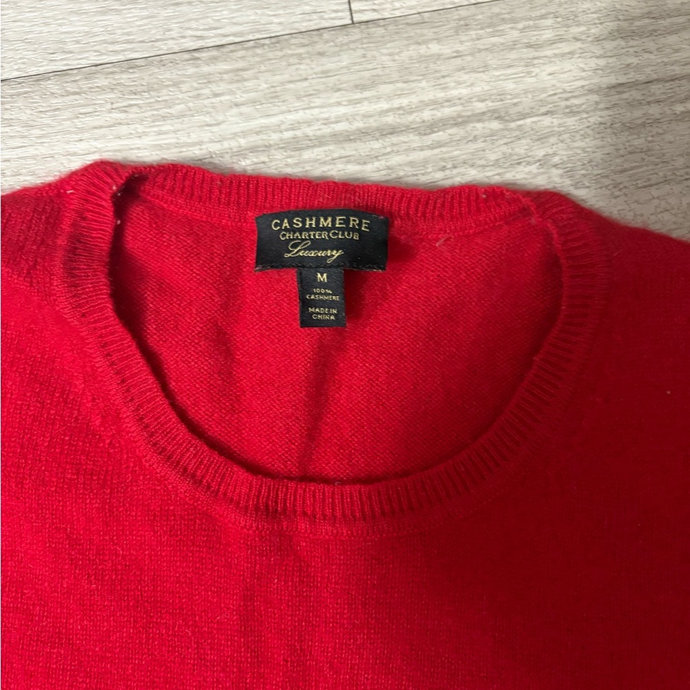 Cashmere sweater red. M it had a small hole fixed. Not really noticeable.